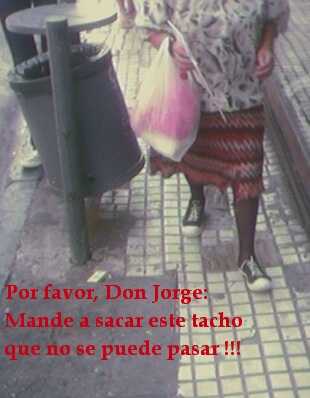 Por favor Don Jorge, mande a sacar este tacho que no se puede pasar!!!